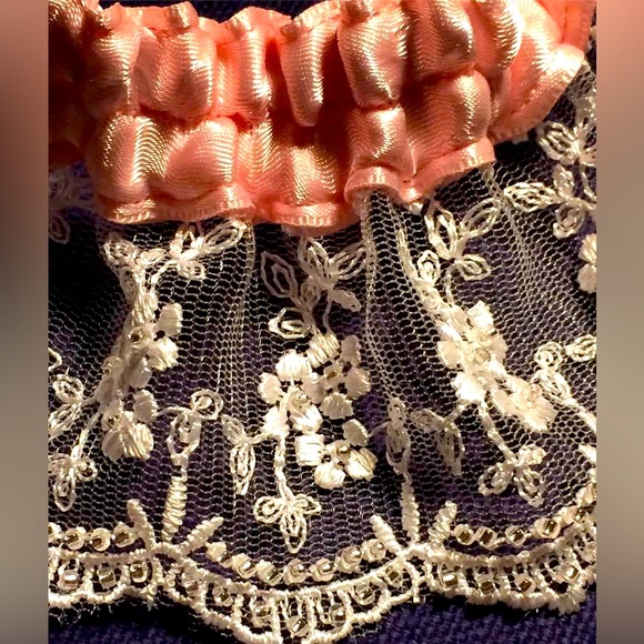 Peach and Lace Garter with crystals and “key to my heart” charm - Picture 2 of 3